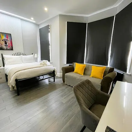 Luxury Guest House In Vibrant London Area